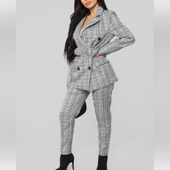 2 piece grey plaid pant suit with built-in belt - Picture 1 of 6